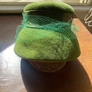 Vintage 1940's Felted Green Bow Net Fisk Chicago Millinery Hat